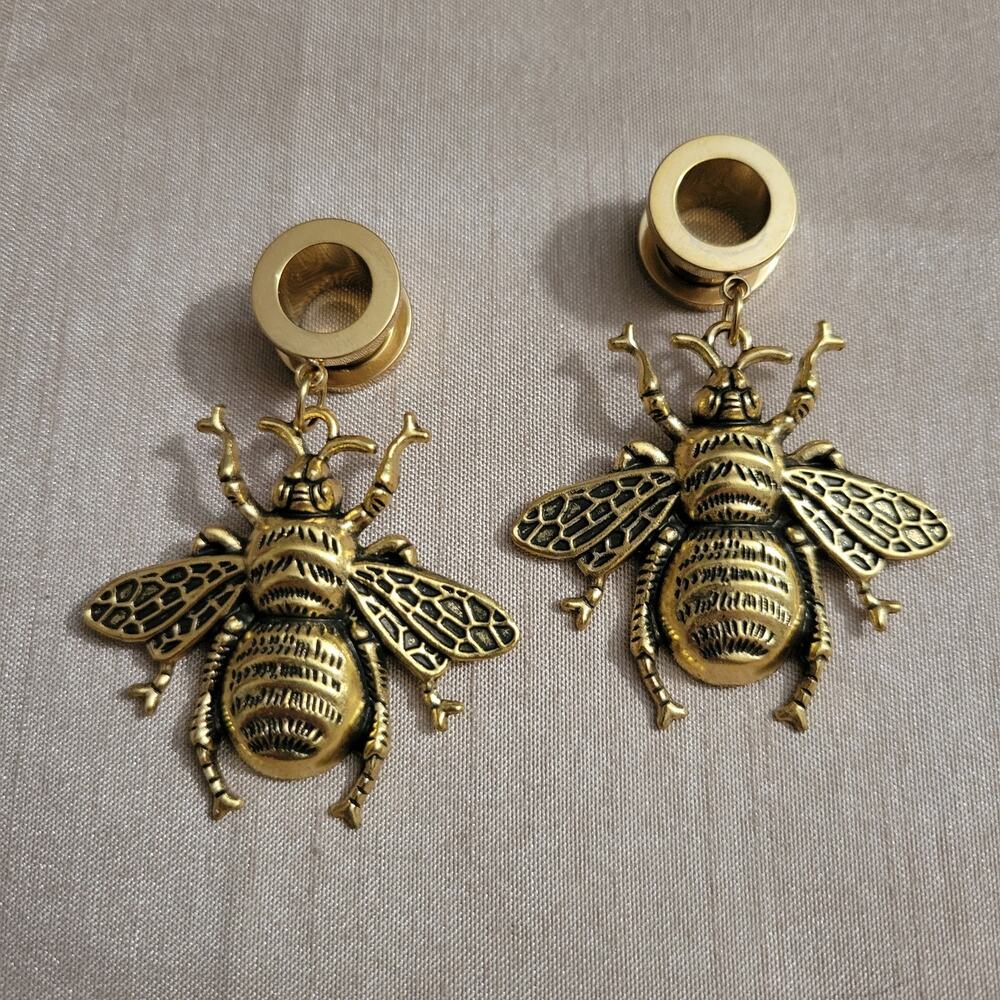 0 gauge (8mm) gold bumble bee stainless steel ear tunnels, screw back